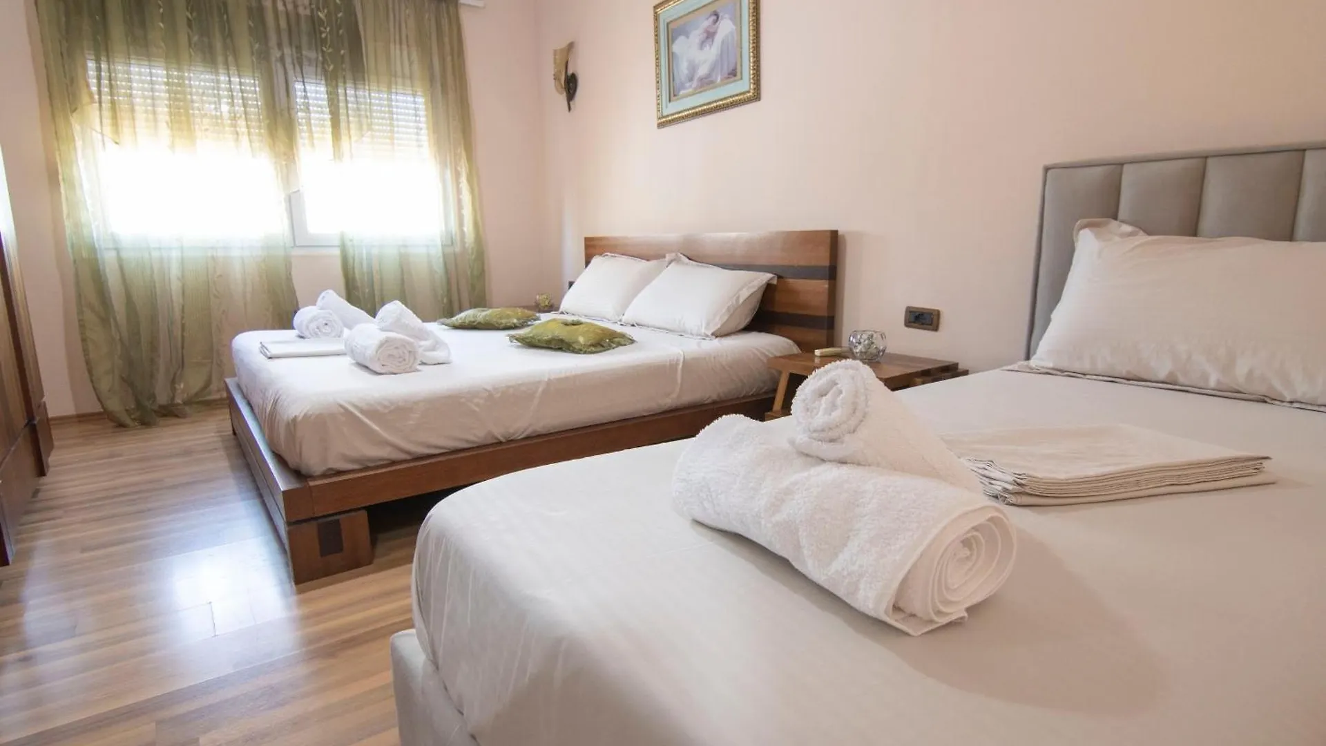 Tirana Central Apartment 0*,  Албания