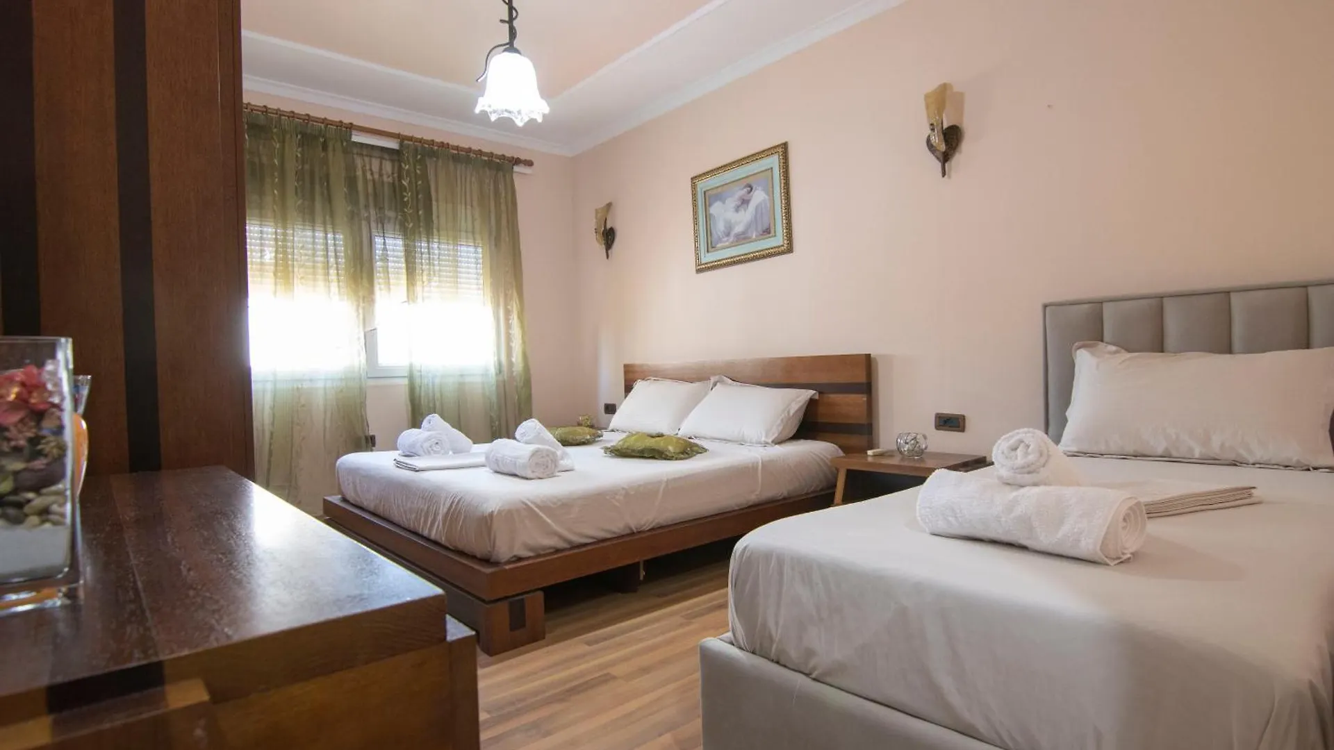 Tirana Central Apartment 0*,